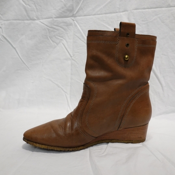 FRYE Tan Leather Low-heeled Wedge Ankle Boots with Rubber Soles, size 8 - Picture 7 of 9